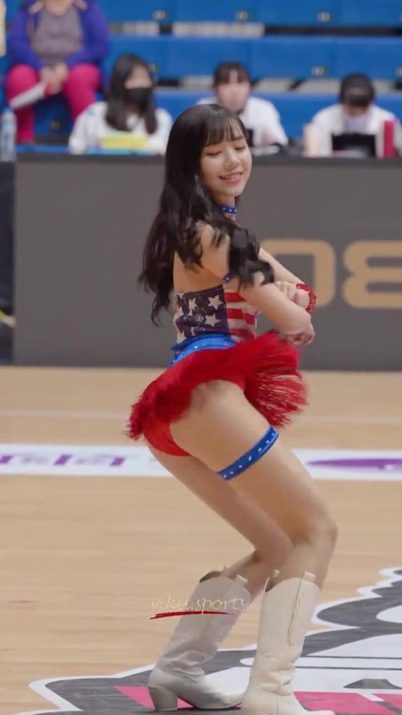 最好的啦啦隊(duì)小姐姐！自信，健康充滿活力！